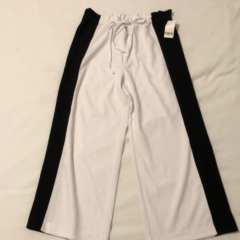 NWT!! White with black stripe wide leg ankle pant gauchos